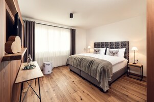 Cortinas blackout, tabla de planchar con plancha y cunas gratuitas 