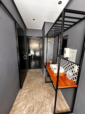 Design Room | Bathroom | Shower, rainfall showerhead, free toiletries, hair dryer