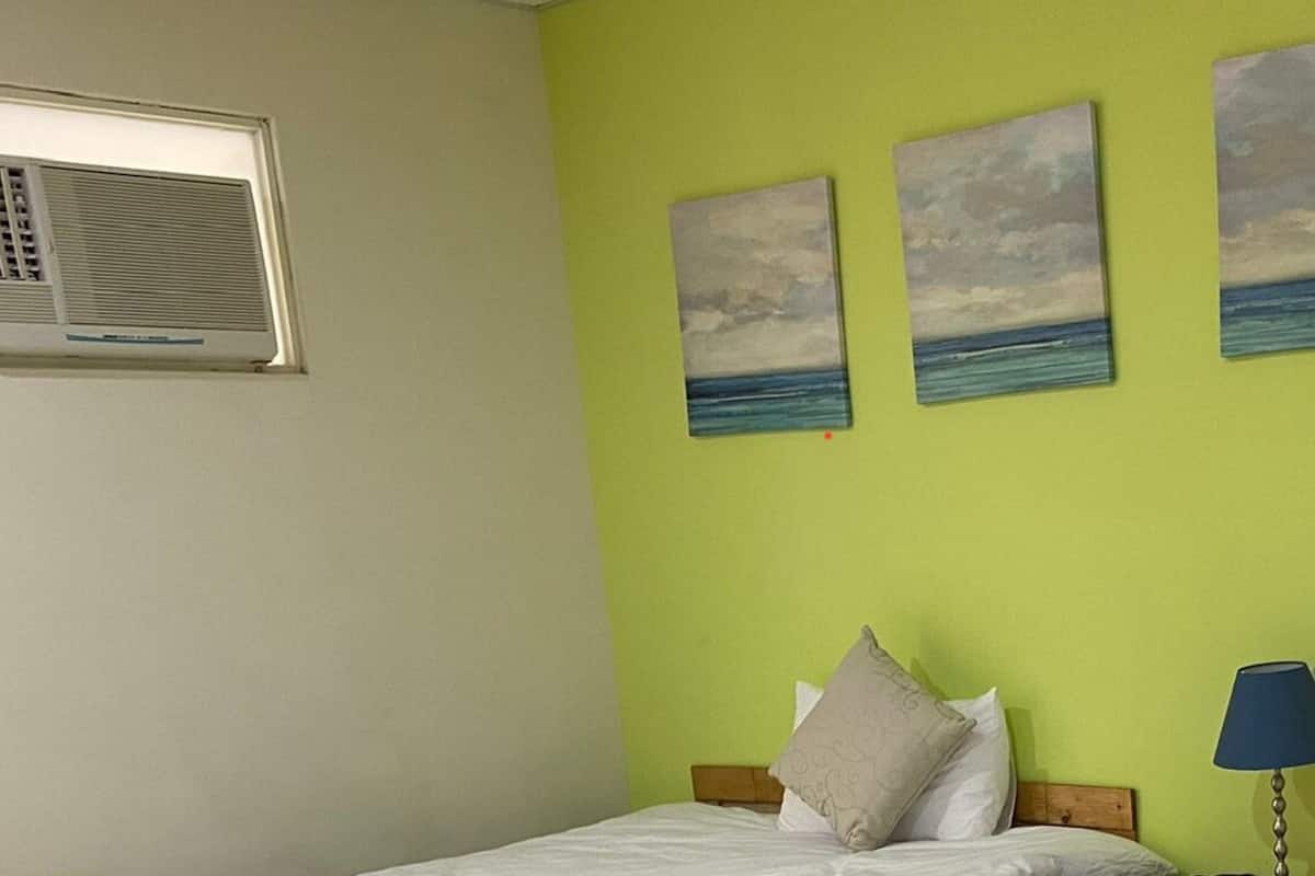 Habitación cuádruple Confort, 2 camas matrimoniales, para no fumadores, baño privado | 1 habitación, sábanas de algodón egipcio y ropa de cama de alta calidad