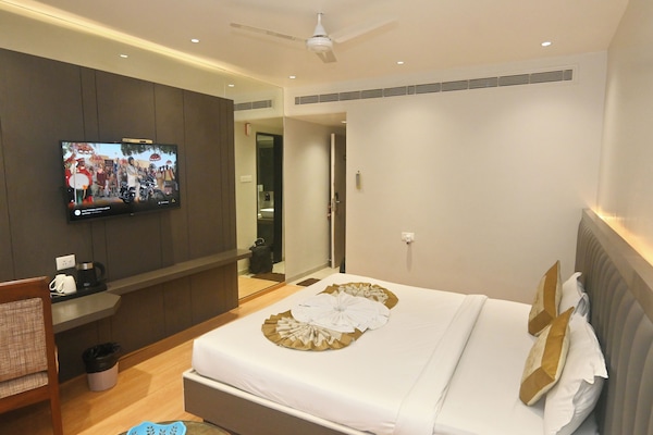Superior Room | 1 bedroom, desk, free WiFi, bed sheets