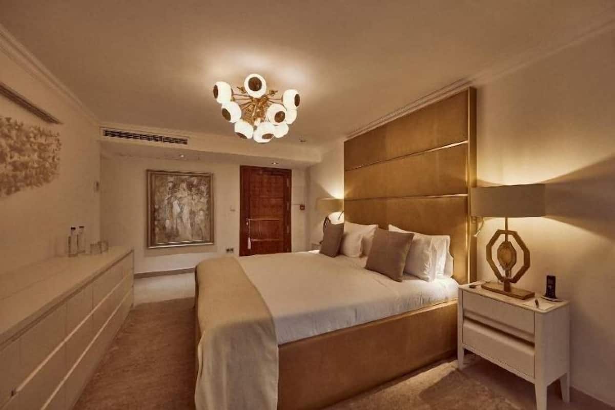 1 bedroom, premium bedding, minibar, in-room safe