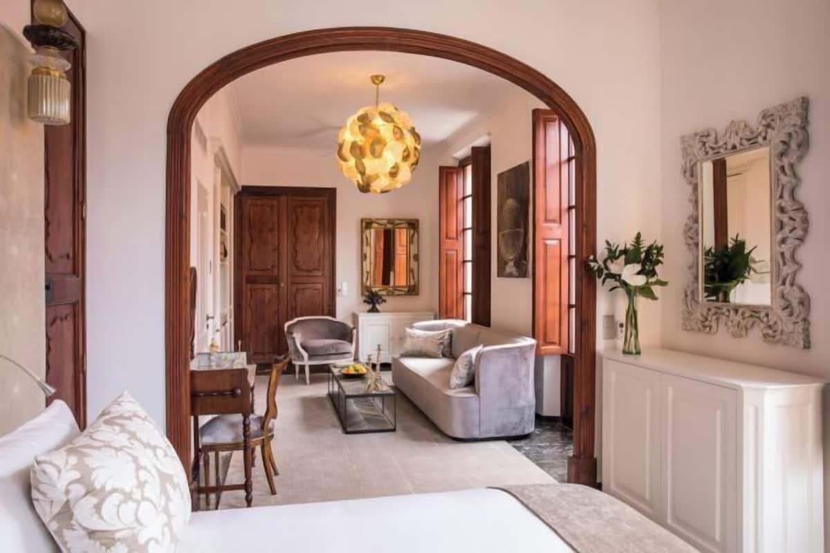 1 bedroom, premium bedding, minibar, in-room safe