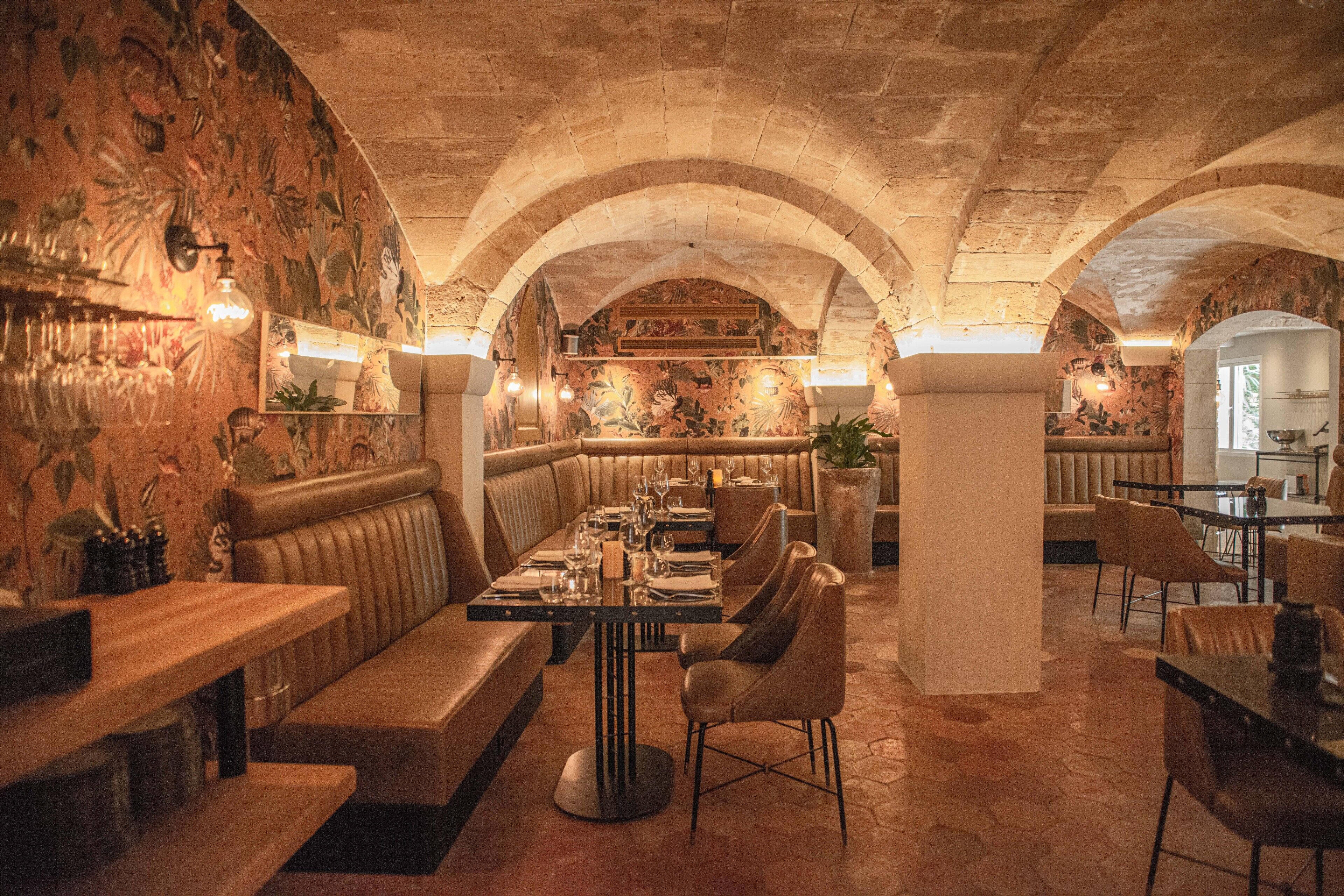 Breakfast, lunch, dinner served; al fresco dining 