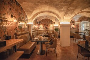 Breakfast, lunch, dinner served; al fresco dining - Palacio Can Marqués (Palma de Mallorca)