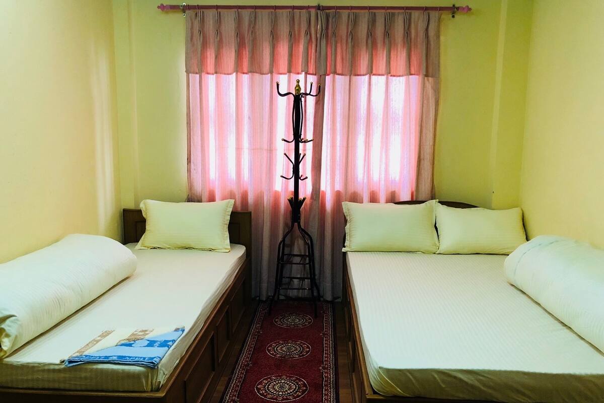 Habitación básica doble, para no fumadores | 4 habitaciones y ropa de cama de alta calidad