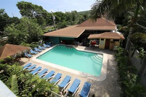 Outdoor pool - Seastar Inn (Negril)
