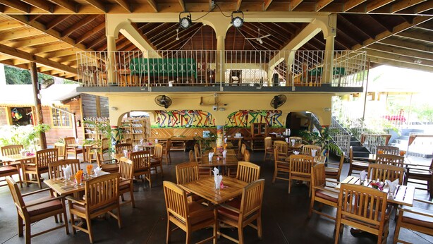 Lobby sitting area - Seastar Inn (Negril)
