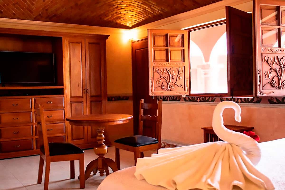 Royal Double Room, 1 Double Bed, Smoking | Iron/ironing board, free WiFi, bed sheets, wheelchair access