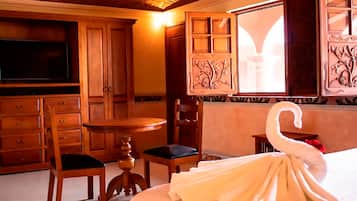 Habitación doble Royal, 1 cama matrimonial, para fumadores | Tabla de planchar con plancha, wifi gratis y ropa de cama
