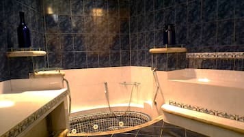 Exclusive Suite, 1 King Bed, Non Smoking | Bathroom | Free toiletries, hair dryer, towels