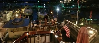 Hills Motor Court & Marina