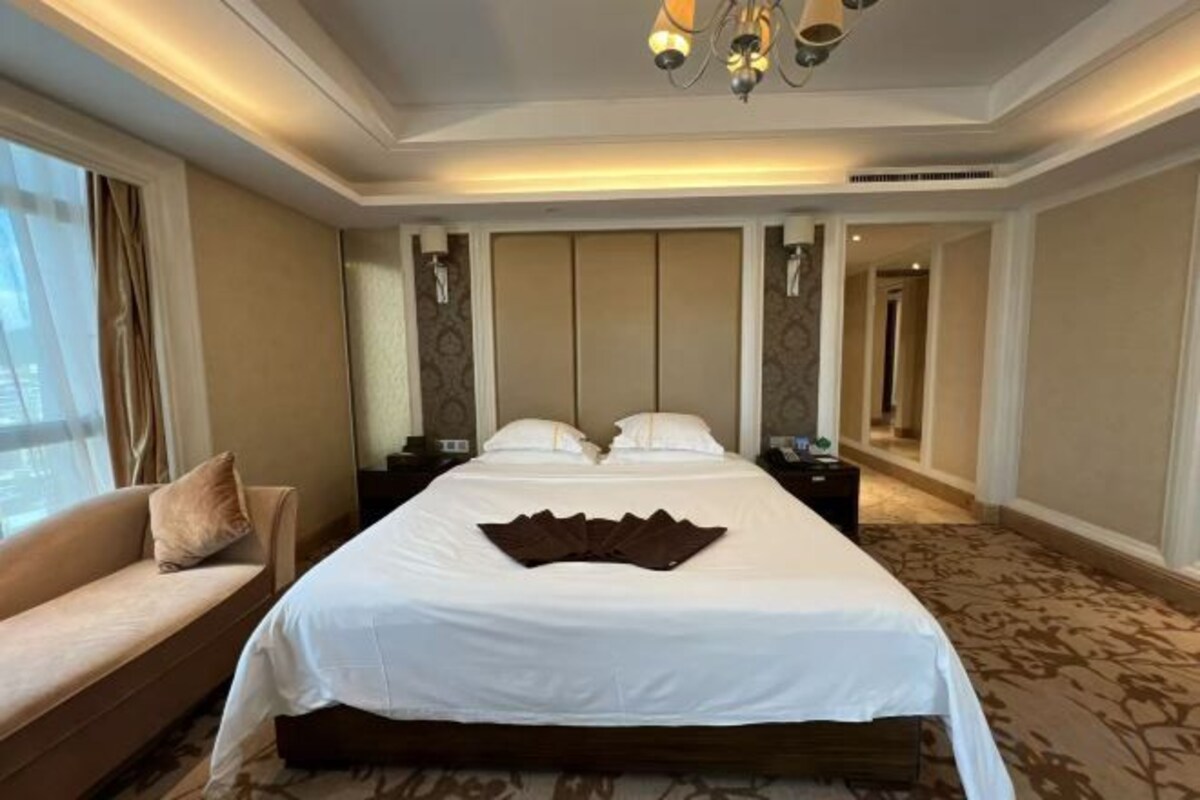 Honeymoon Suite