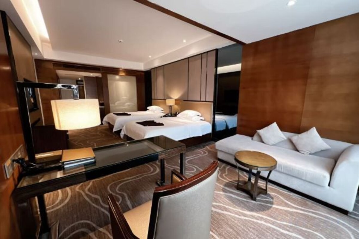 Deluxe Garden-view Twin Room