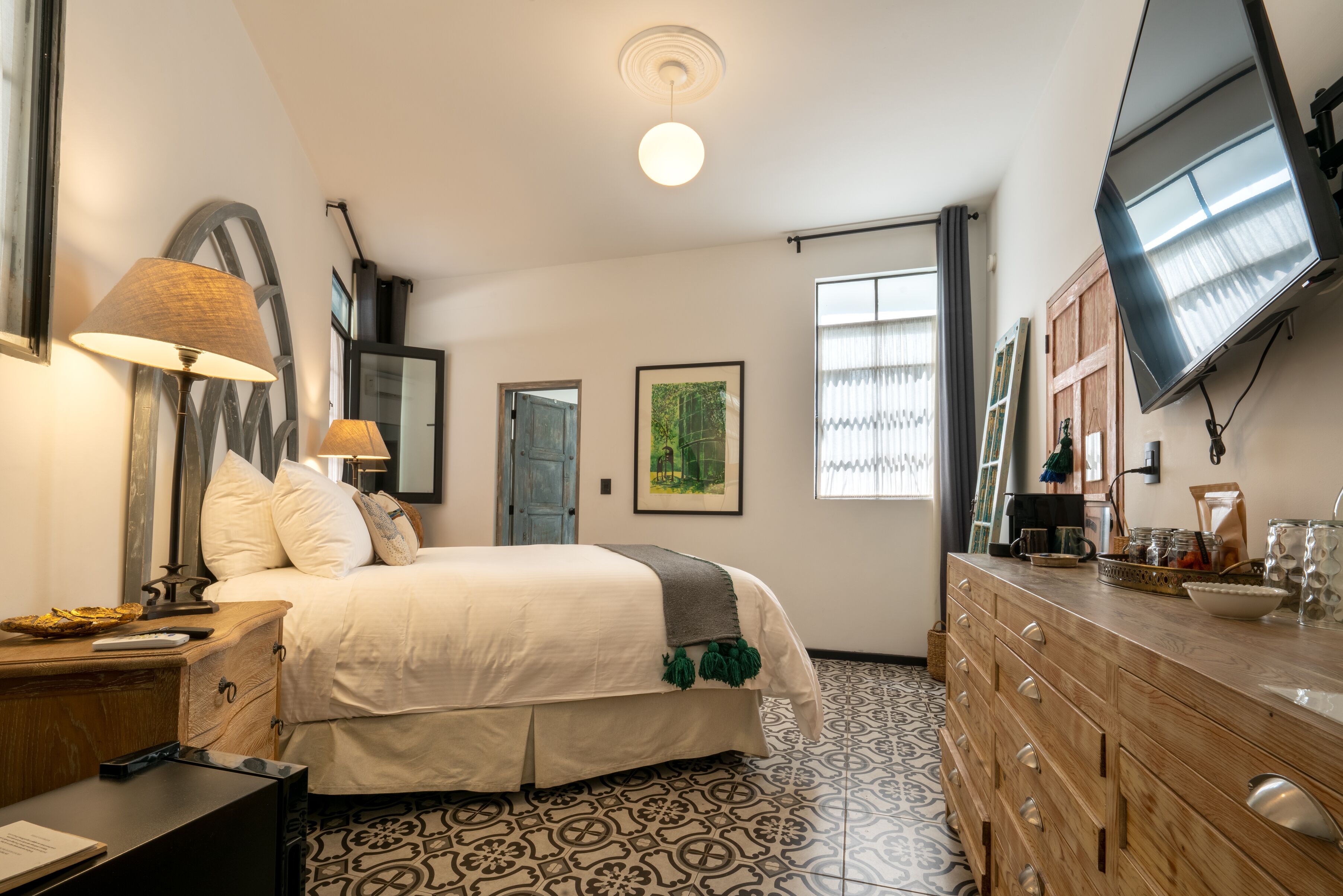 Standard Room, 1 Queen Bed | Egyptian cotton sheets, premium bedding, down duvets, minibar