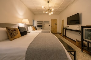 Standard Room, 2 Queen Beds | Egyptian cotton sheets, premium bedding, down duvets, minibar - Orchid House Mexico City (Mexico City)