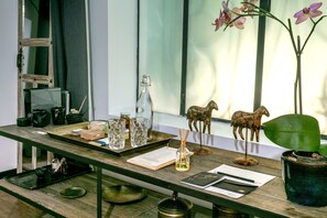 Egyptian cotton sheets, premium bedding, down duvets, minibar - Orchid House Mexico City (Mexico City)