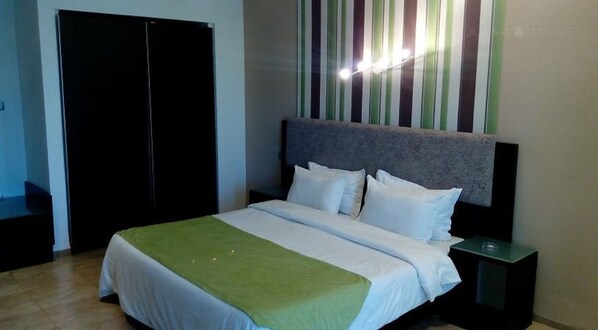 Minibar, free WiFi