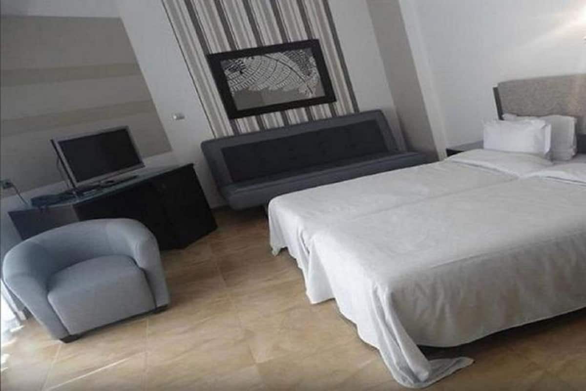 Minibar, WiFi (free)