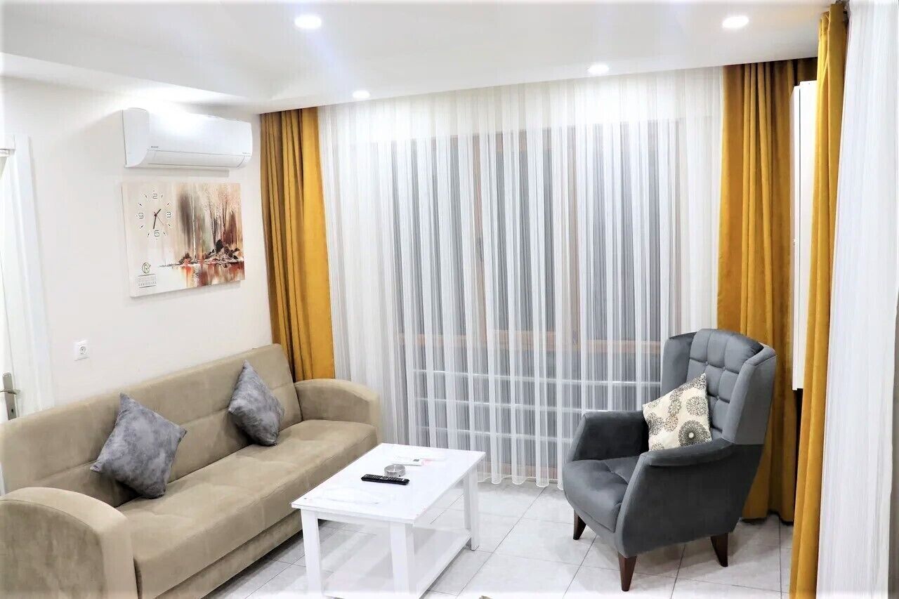 Apartment, 2 Schlafzimmer | Wohnbereich | 43-Zoll-LCD-Fernseher mit Satellitenempfang, Fernseher