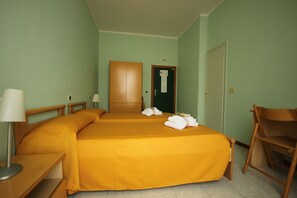 Standard Double Room | Desk, soundproofing, bed sheets - Hotel Ristorante Anita (Amelia)
