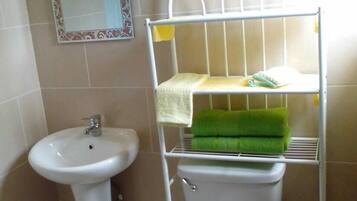 Standard Condo, 1 Queen Bed, Non Smoking | Bathroom | Free toiletries, hair dryer, towels