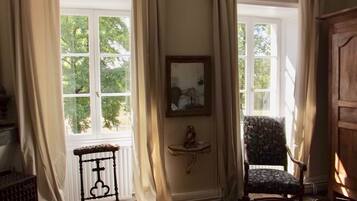 Double Room, Ensuite (Margaret) | Individually decorated, individually furnished, free WiFi, bed sheets