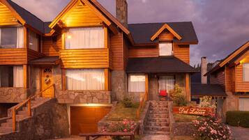 Superior Cabin (Plus) | Select Comfort beds, blackout curtains, soundproofing, free WiFi