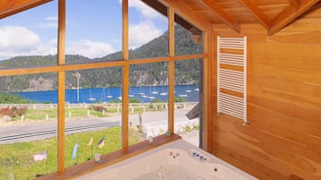 Sauna, tab panas, bilik wap, urutan Sweden, urutan Thai, lulur badan