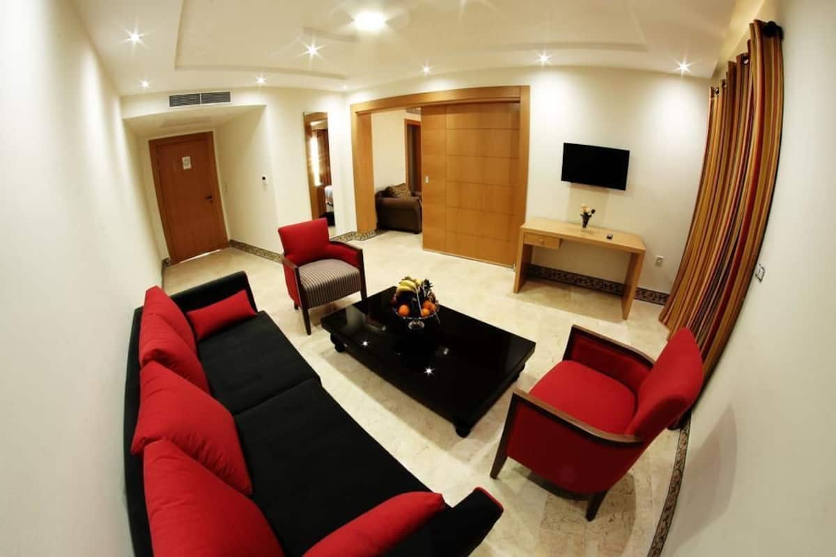 suite | 1 bedroom, premium bedding, minibar, soundproofing