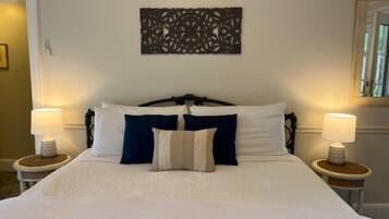 Comfort Room, 1 King Bed (The Dogwood Cottage) | Bathroom | Shower, designer toiletries, hair dryer, bathrobes