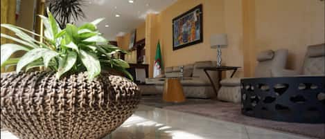 Coin salon dans le hall