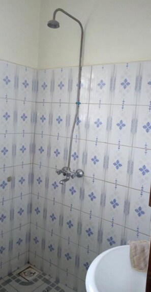 Basic Shared Dormitory, Women only, Shared Bathroom | Bathroom shower - Morgen breeze tours and backpackers (Kampala)