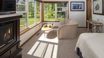 Deluxe Double Room, Ensuite, Lake View (Harbor View Suite) | Premium bedding, individually decorated, individually furnished