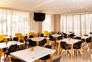 Dagelijks ontbijtbuffet inbegrepen