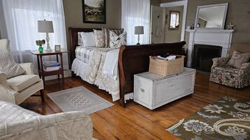 4 bedrooms, down comforters, individually decorated, iron/ironing board