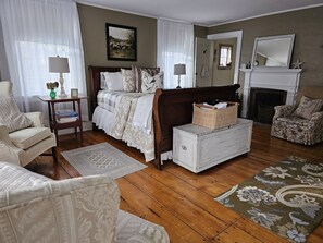 4 bedrooms, down comforters, individually decorated, iron/ironing board - The Buckmaster Inn (Shrewsbury)