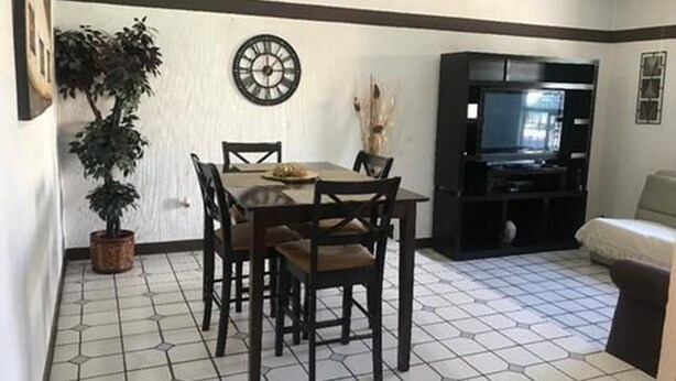 Economy House, 2 Bedrooms | In-room dining - Hakal Housing Consulado (Ciudad Juárez)