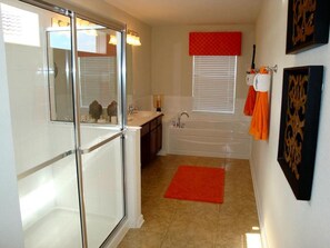 Villa, 6 slaapkamers, privézwembad | Badkamer | Een haardroger, handdoeken