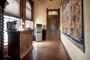 Romantic Suite, Ensuite, City View (Jesse James Suite) | Interior