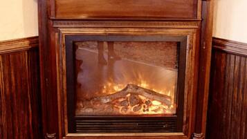 Romantic Suite, Ensuite, City View (Jesse James Suite) | Individually decorated, individually furnished