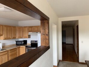 Fridge, microwave, oven, stovetop - Nashwauk Lodging - Hostel (Nashwauk)