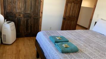 Jasmin's Place Room, Shared Bathroom | Blackout drapes, free WiFi, bed sheets