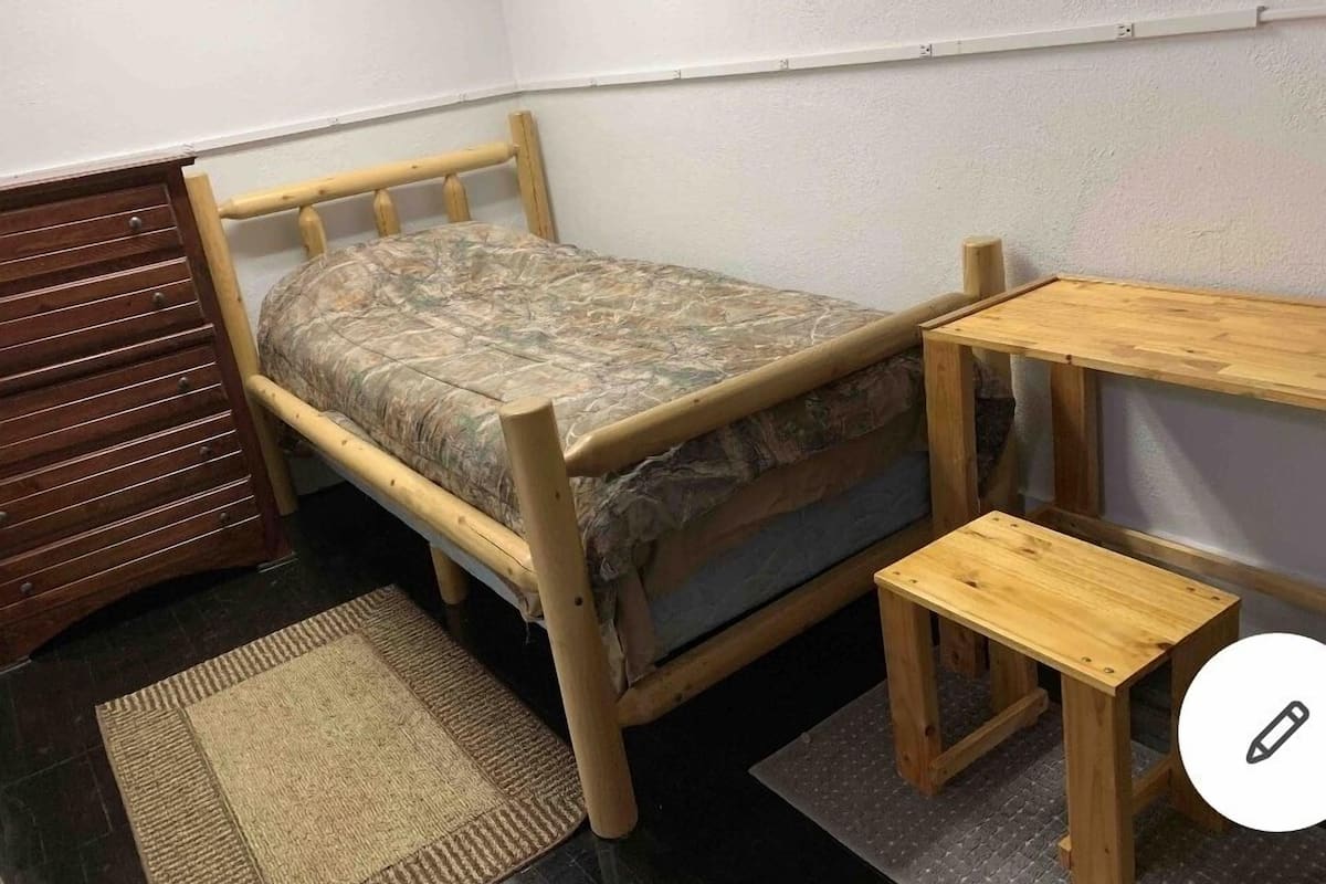 1 habitación, cortinas blackout, wifi gratis y ropa de cama