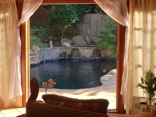 Relaxing Topanga getaway: remodeled kitchen/bath, pool, Jacuzzi, close to beach!