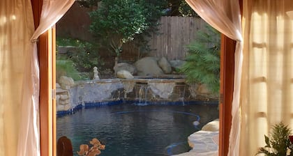 Relaxing Topanga getaway: remodeled kitchen/bath, pool, Jacuzzi, close to beach!