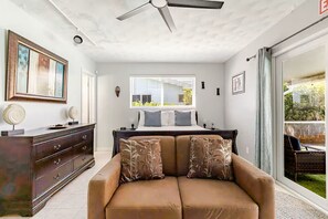 Smart TV, Netflix, Hulu, table football - Dual Masters - Screened Pool - Media Game Room - 1GB Internet - Beach 6 Miles (Hollywood)