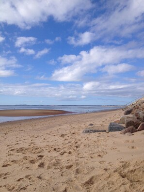 Privat strand og solsenger