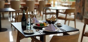 包含每日自助早餐