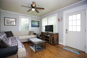 Smart TV, books - Flamingo Pad | Pet-Friendly Pensacola Rental Near Downtown & Pensacola Beach (Pensacola)
