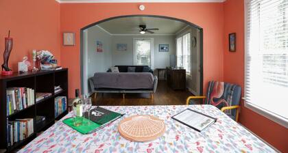 Flamingo Pad: Dog Friendly, Downtown, Pensacola Beach!
